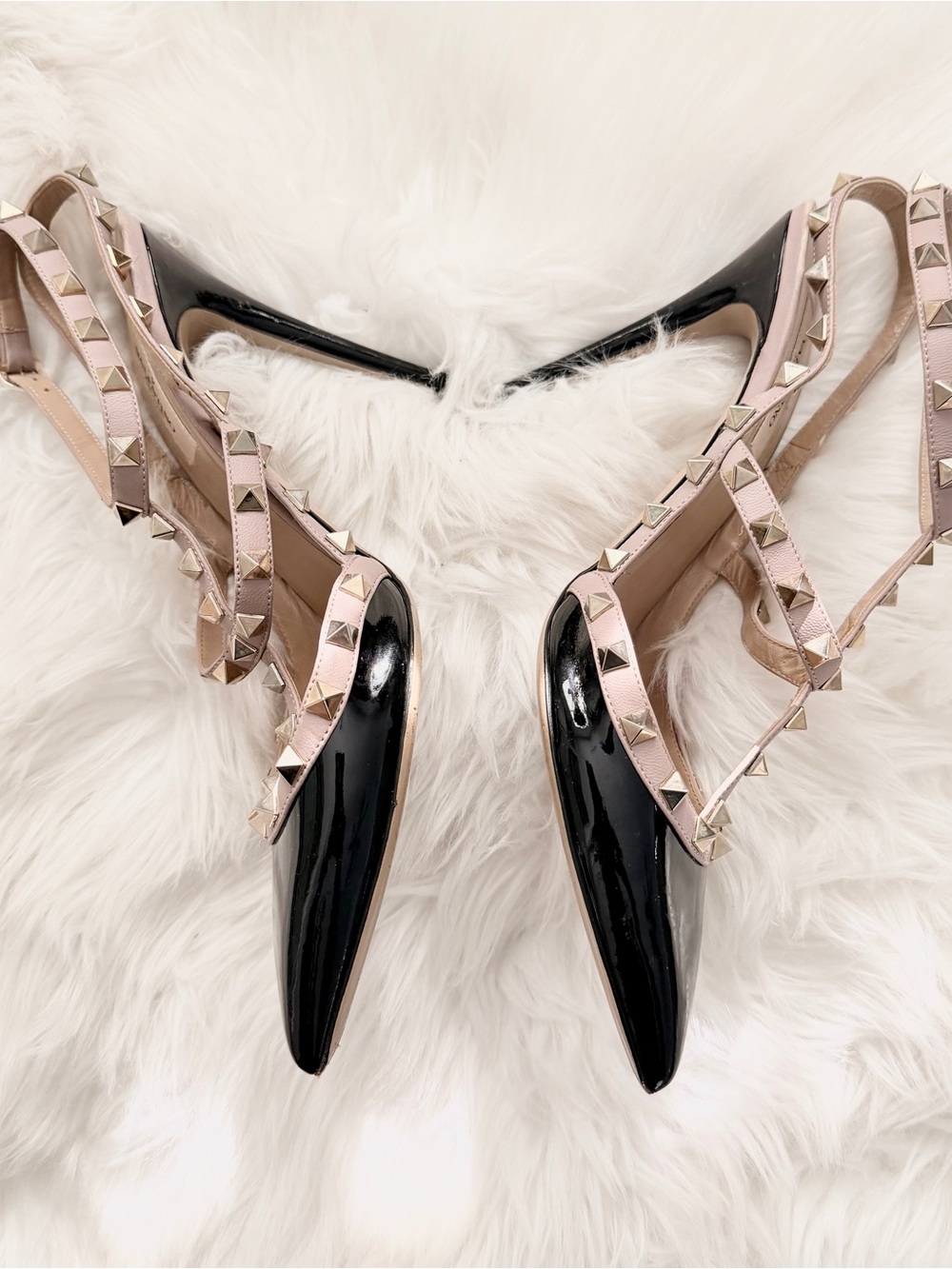 Valentino Garavani Rockstud 100mm Patent T-Strap Heels - Picture 5 of 10